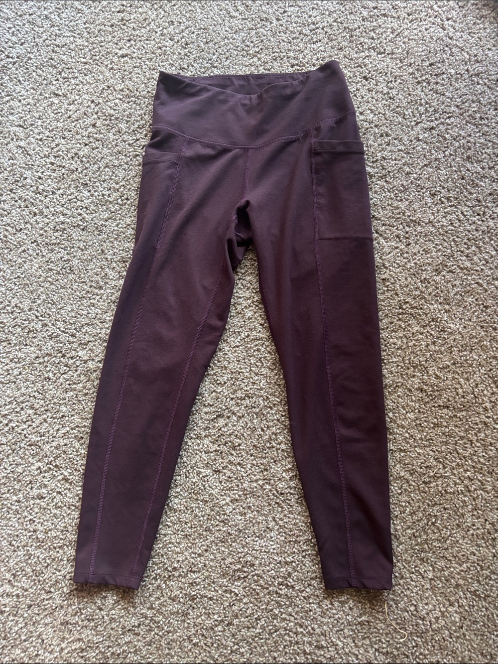 Apana Medium High-Waist Plum Leggings with Side Pockets